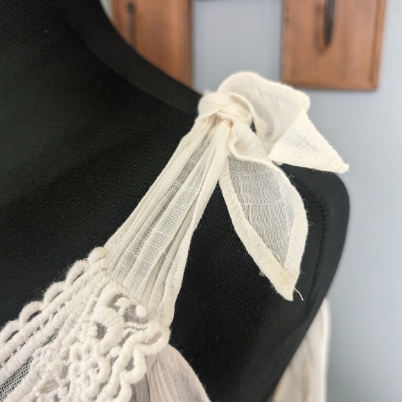 Candie's White Lace Blouse - Picture 8 of 12